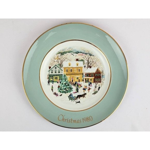 Vtg 1980 Christmas Porcelain Avon Collectible Plate Gold Trim Wedgwood England - Picture 3 of 8